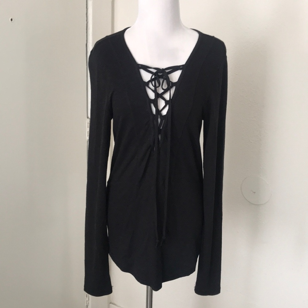 ❌SOLD❌ Long sleeve lace up tee
